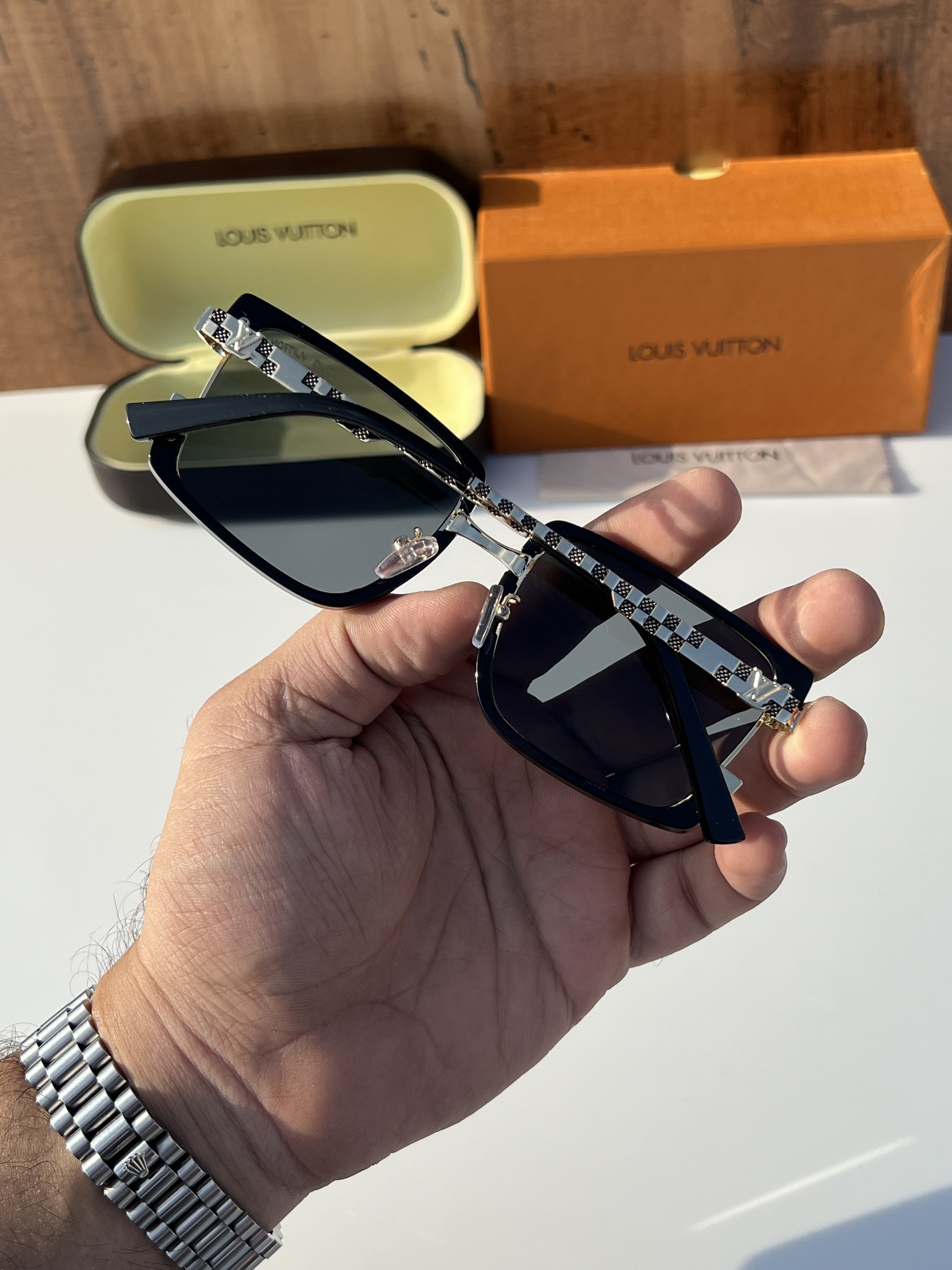 7295_gold_black