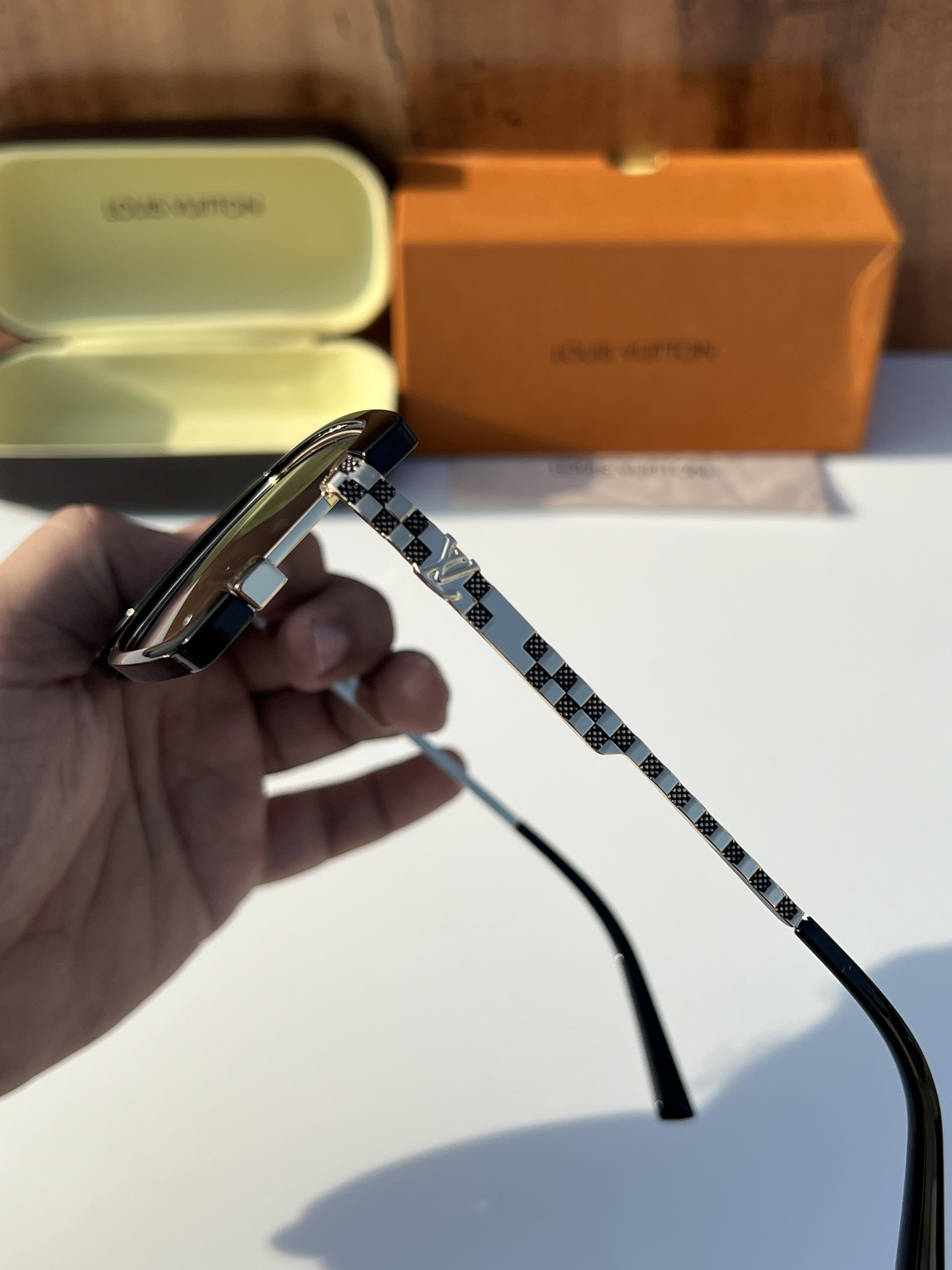 7295_gold_black