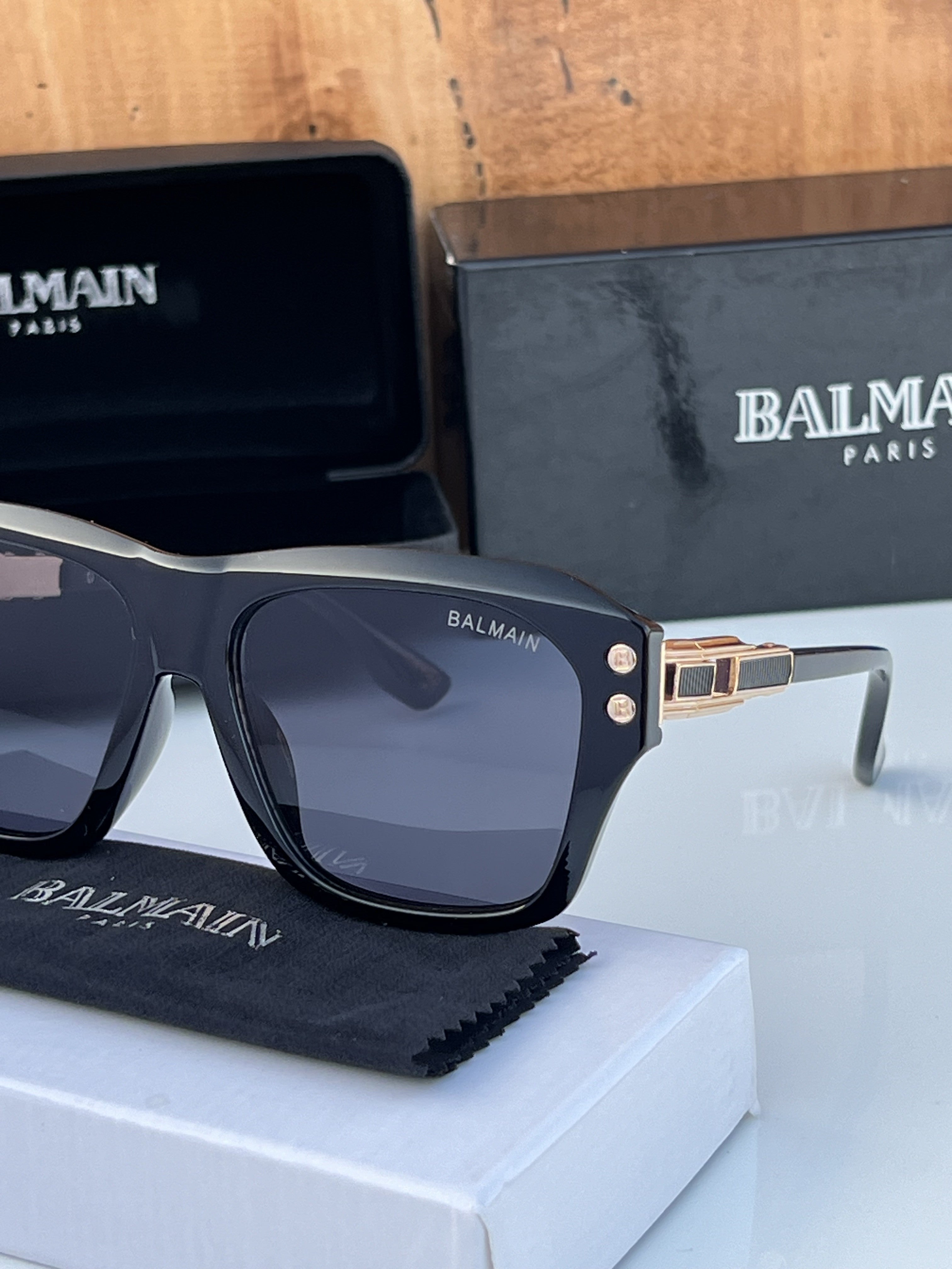98216_black_gold