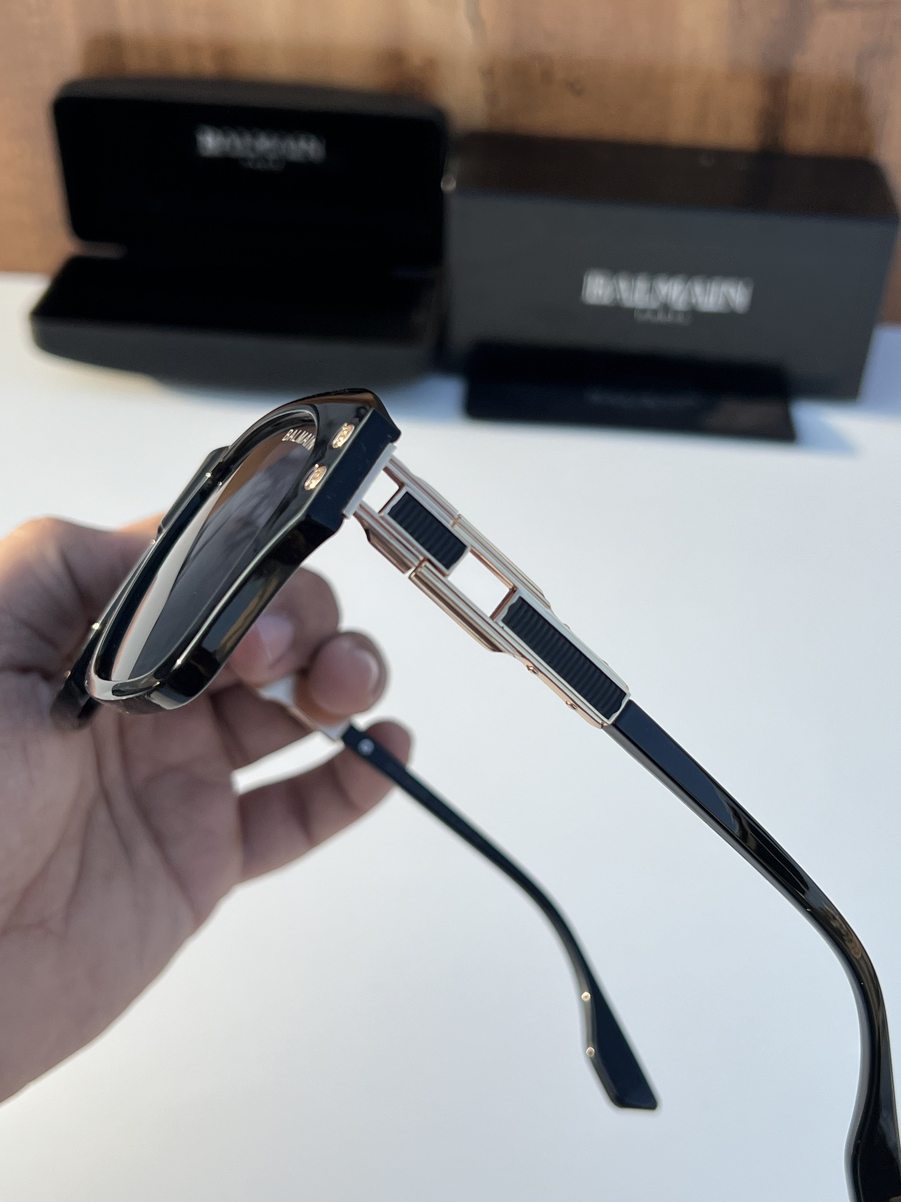98216_black_gold