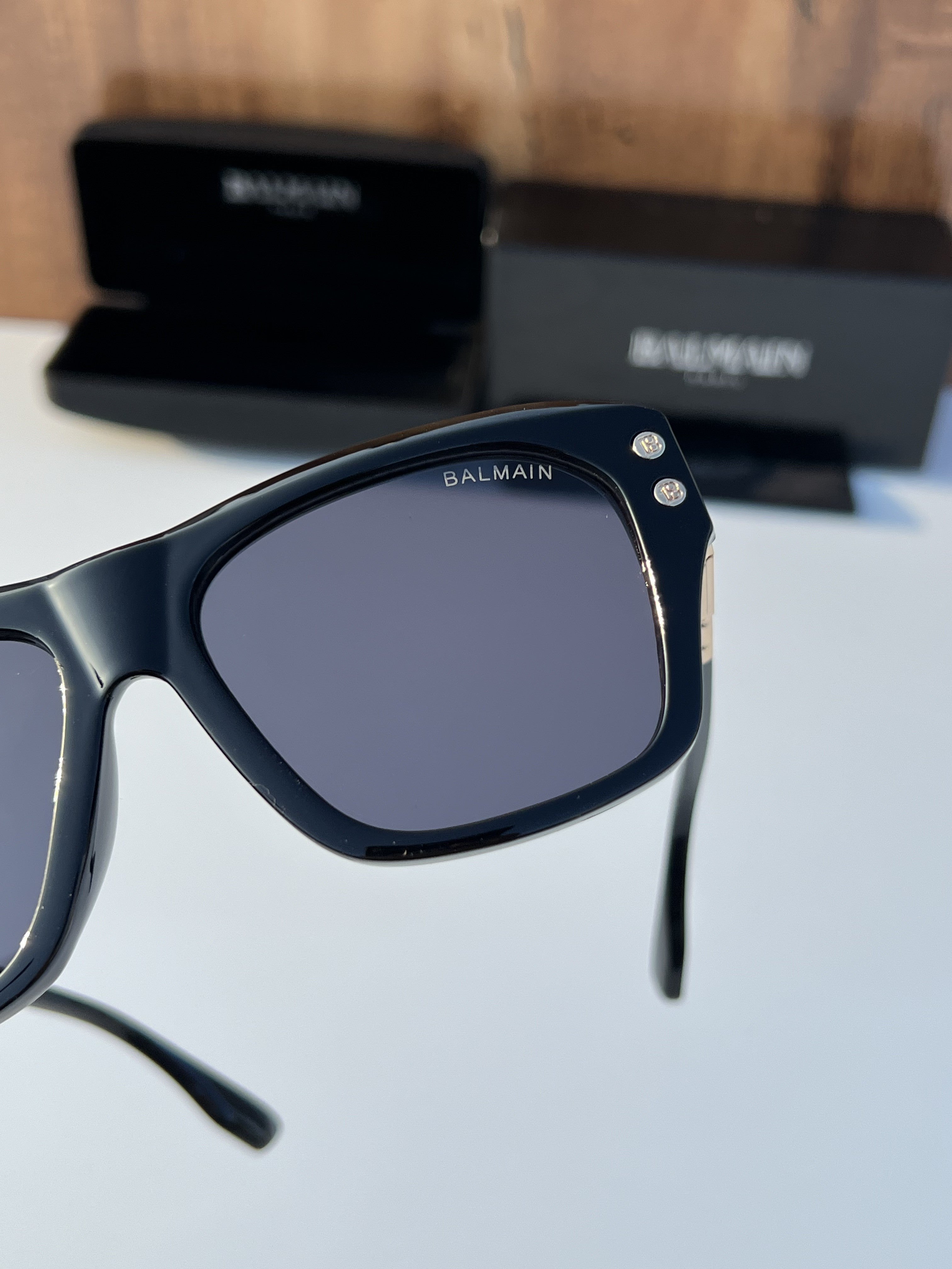 98216_black_gold