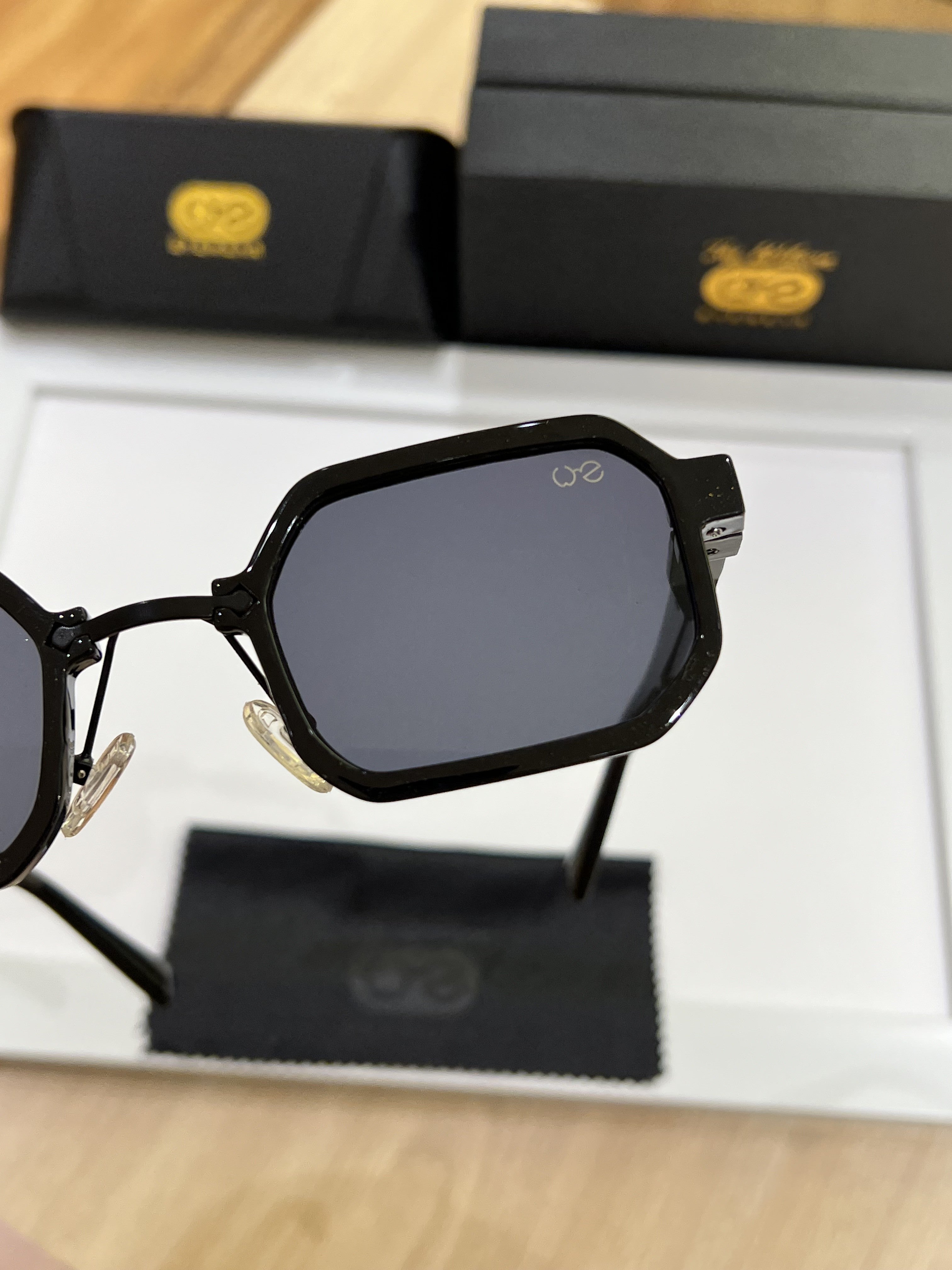 6158 full black