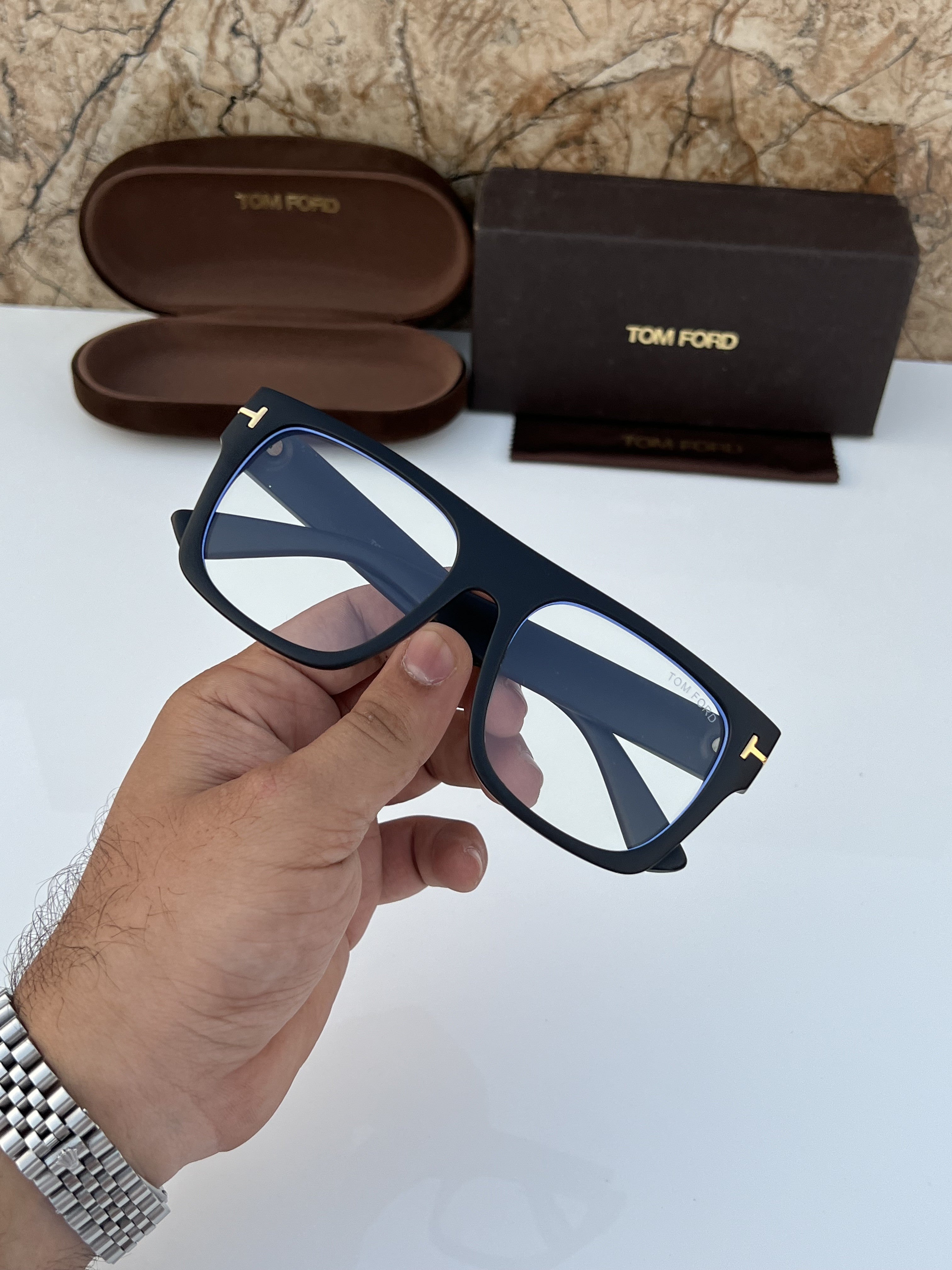 black_plano