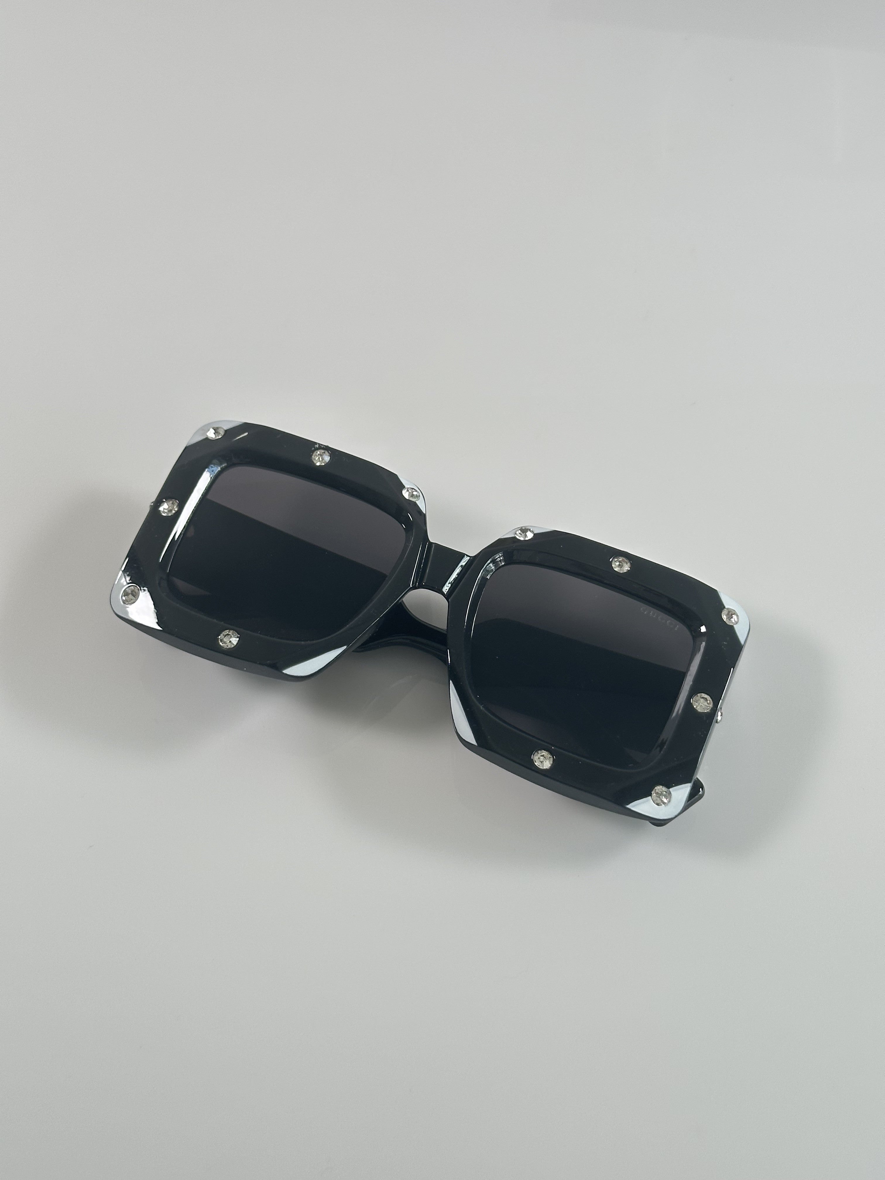 1084 full black