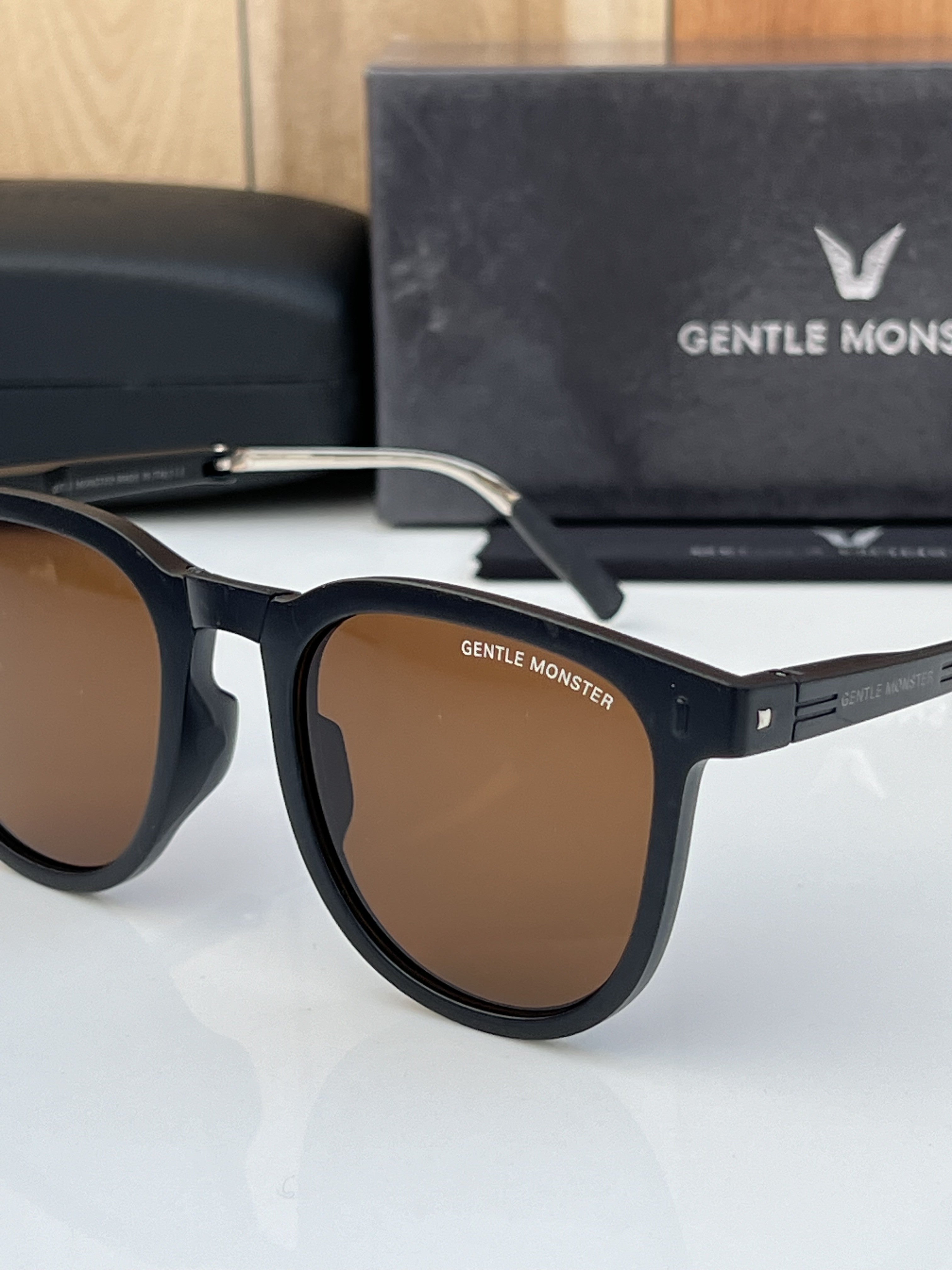 folding_black_brown