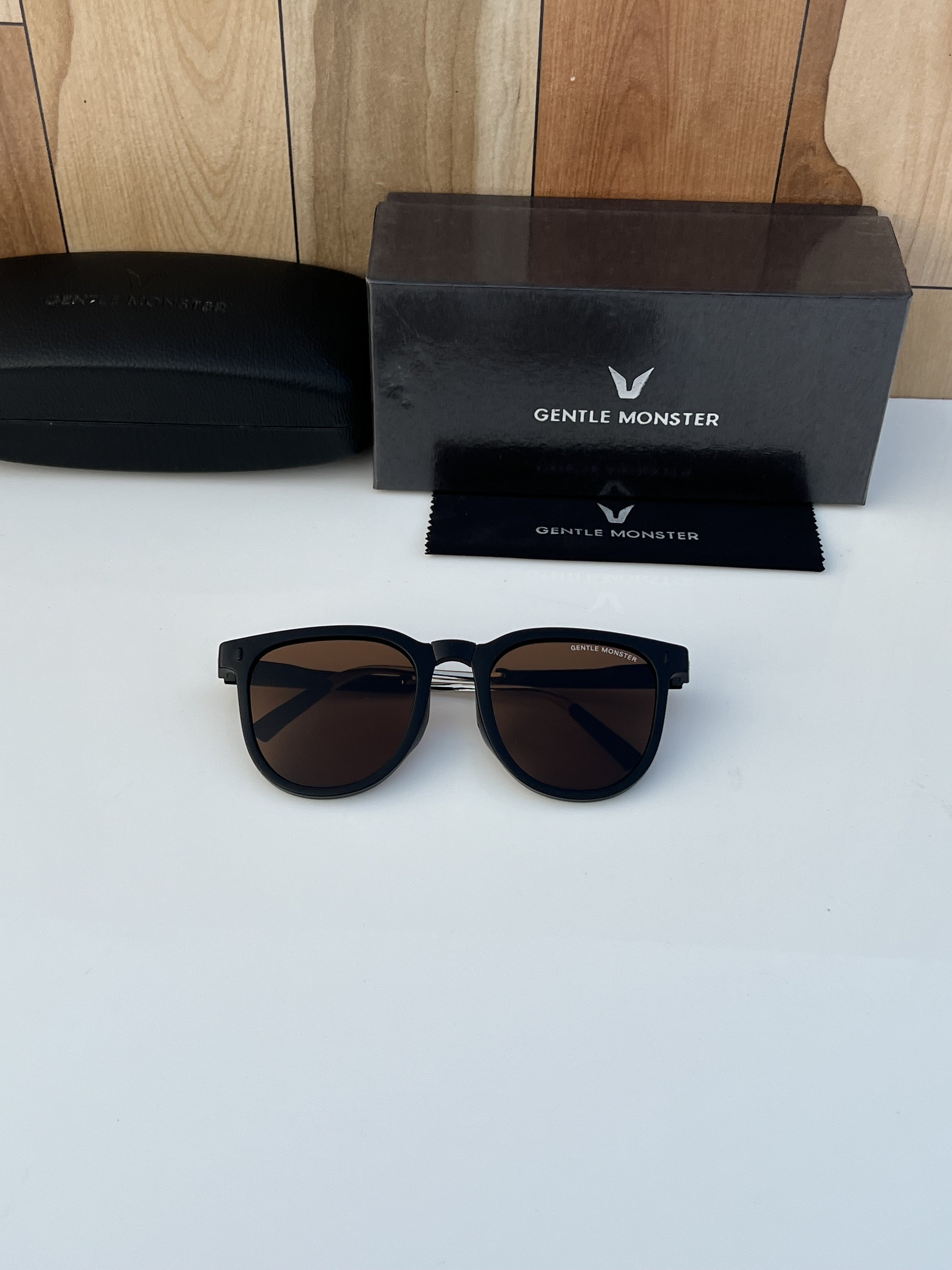 folding_black_brown