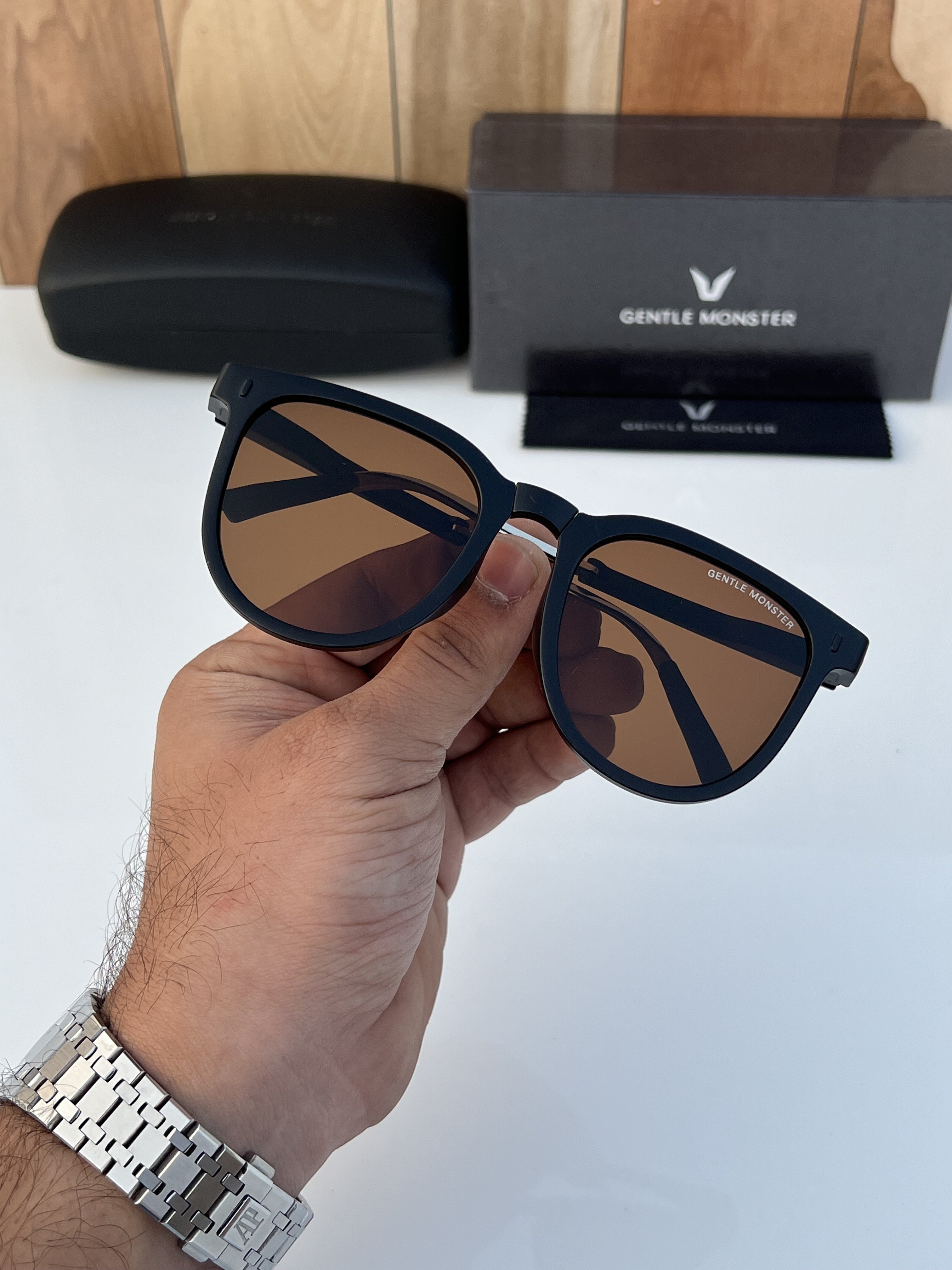 folding_black_brown