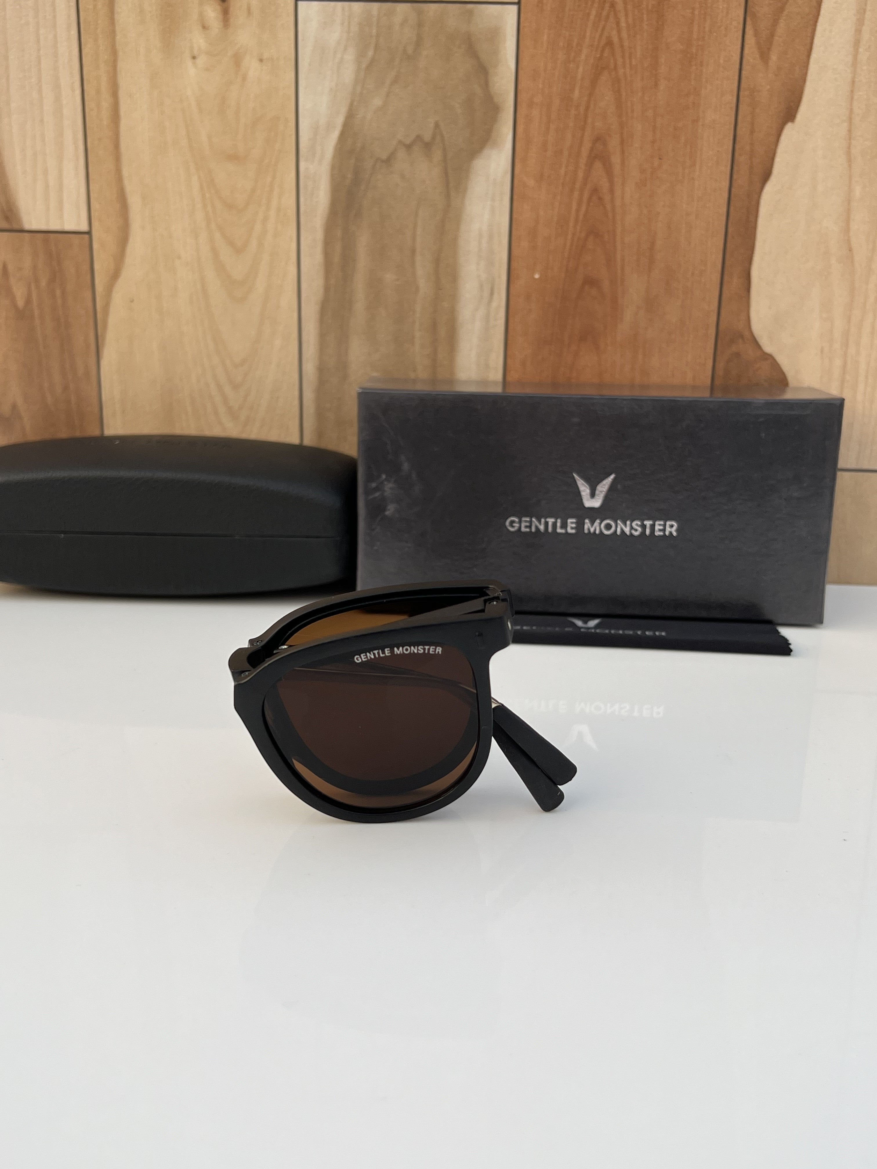 folding_black_brown