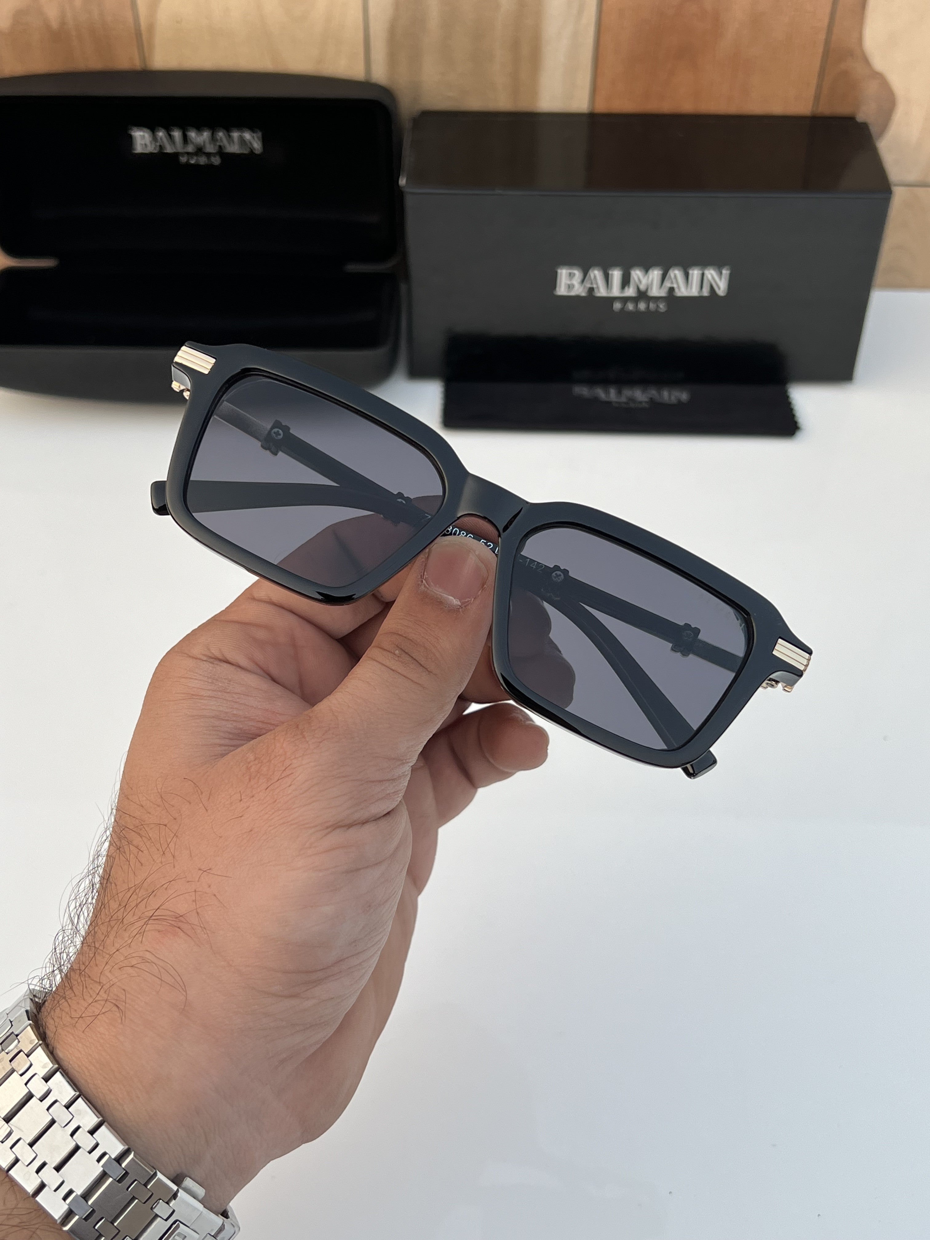 98086_black_gold