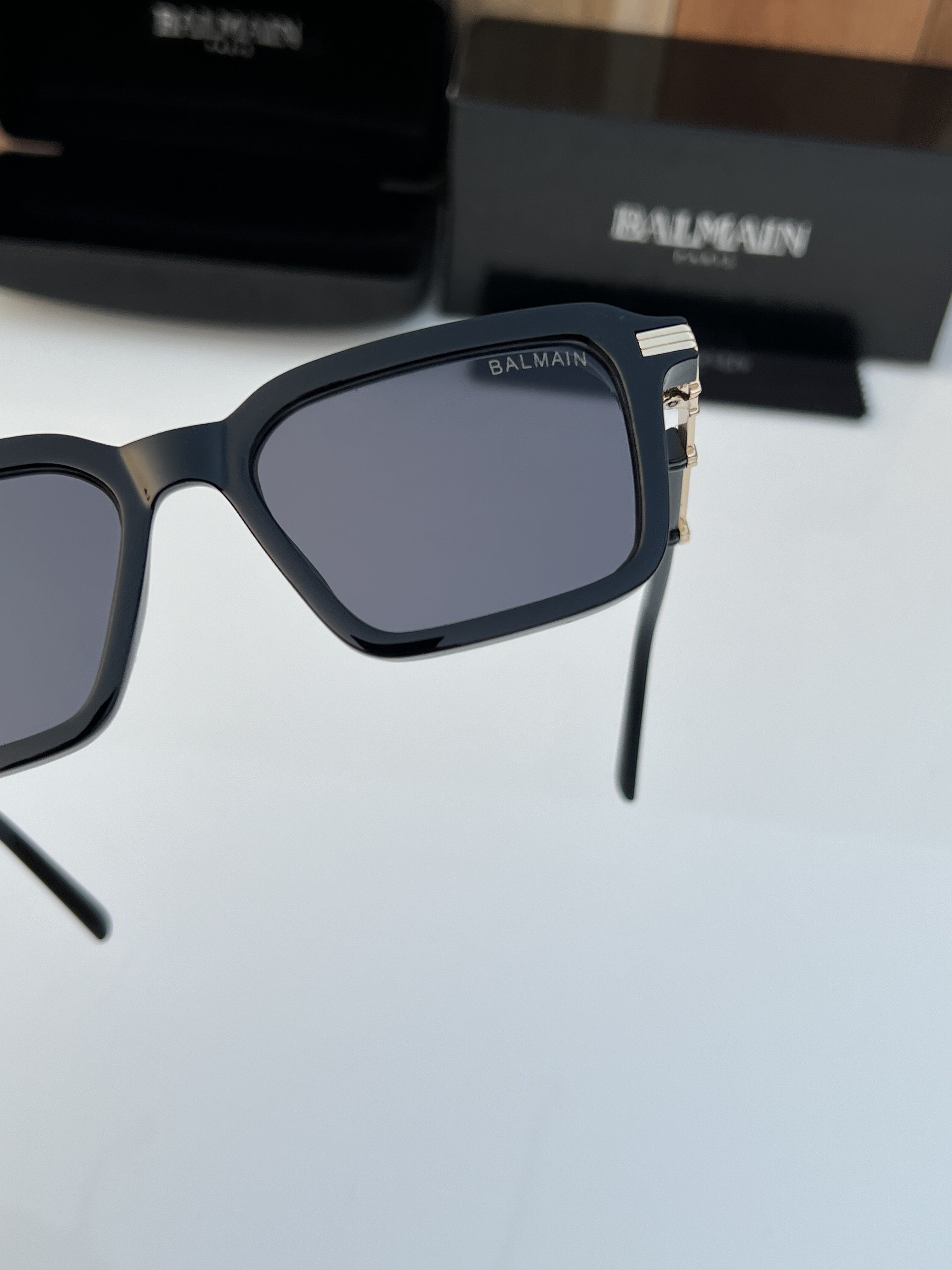 98086_black_gold