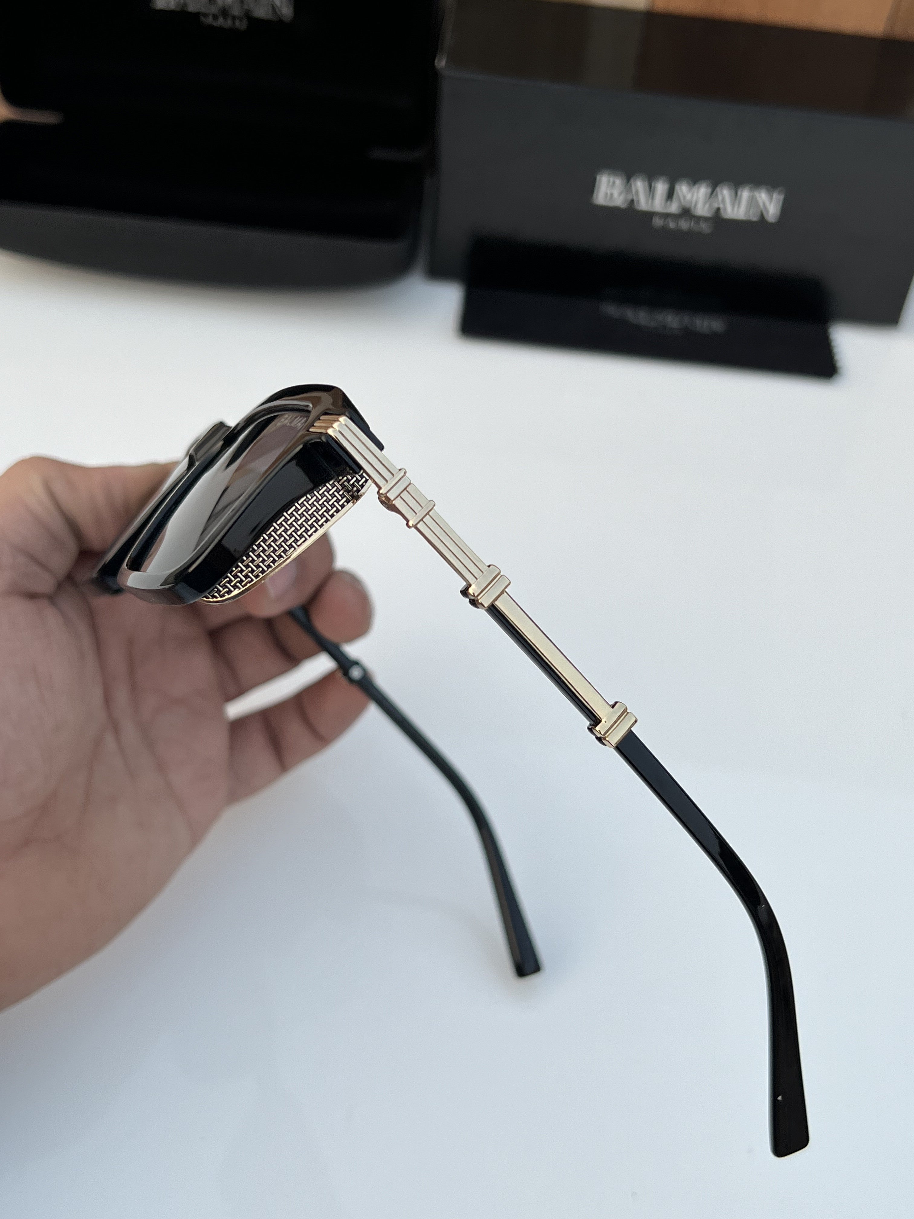 98086_black_gold