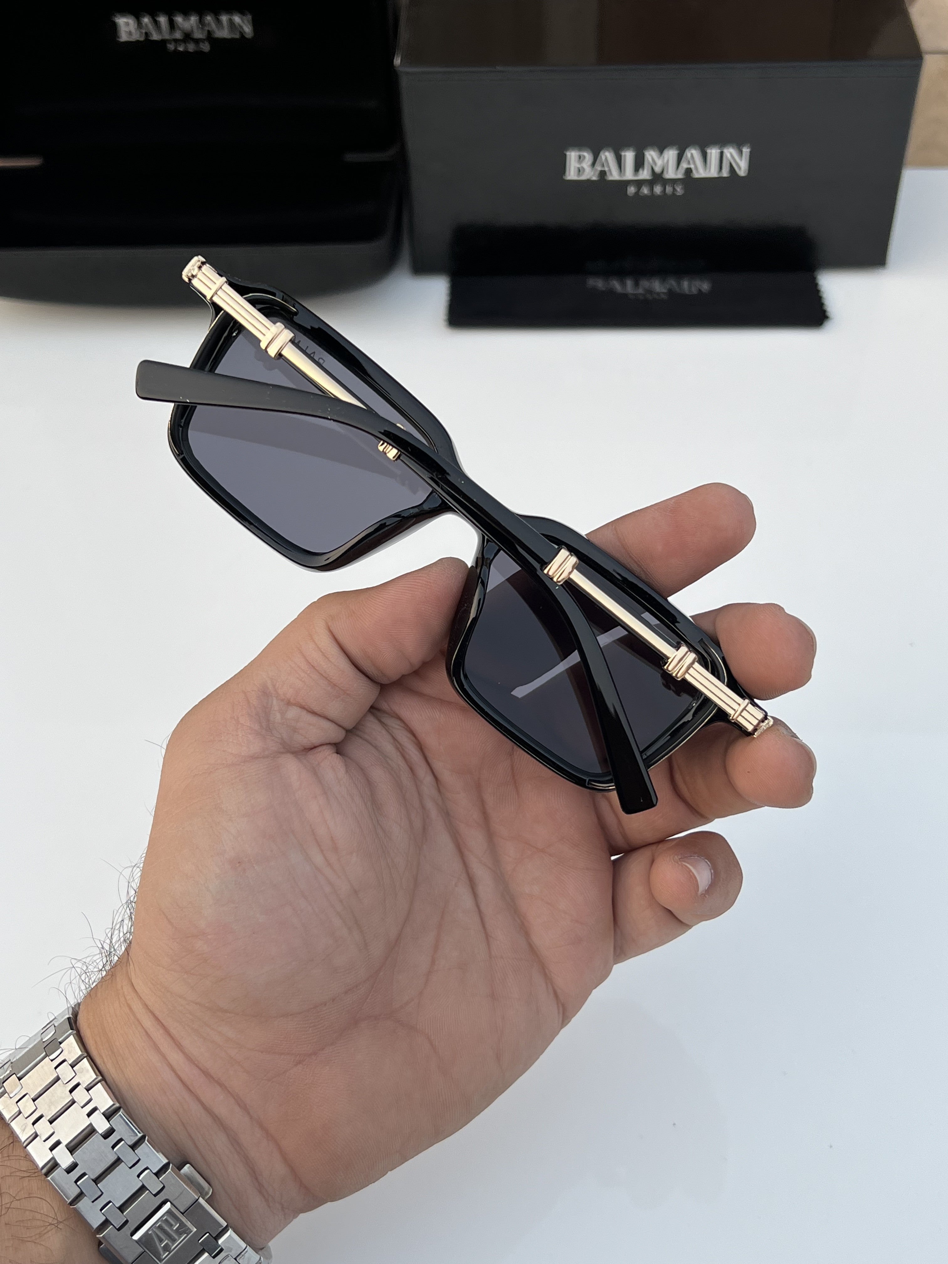 98086_black_gold