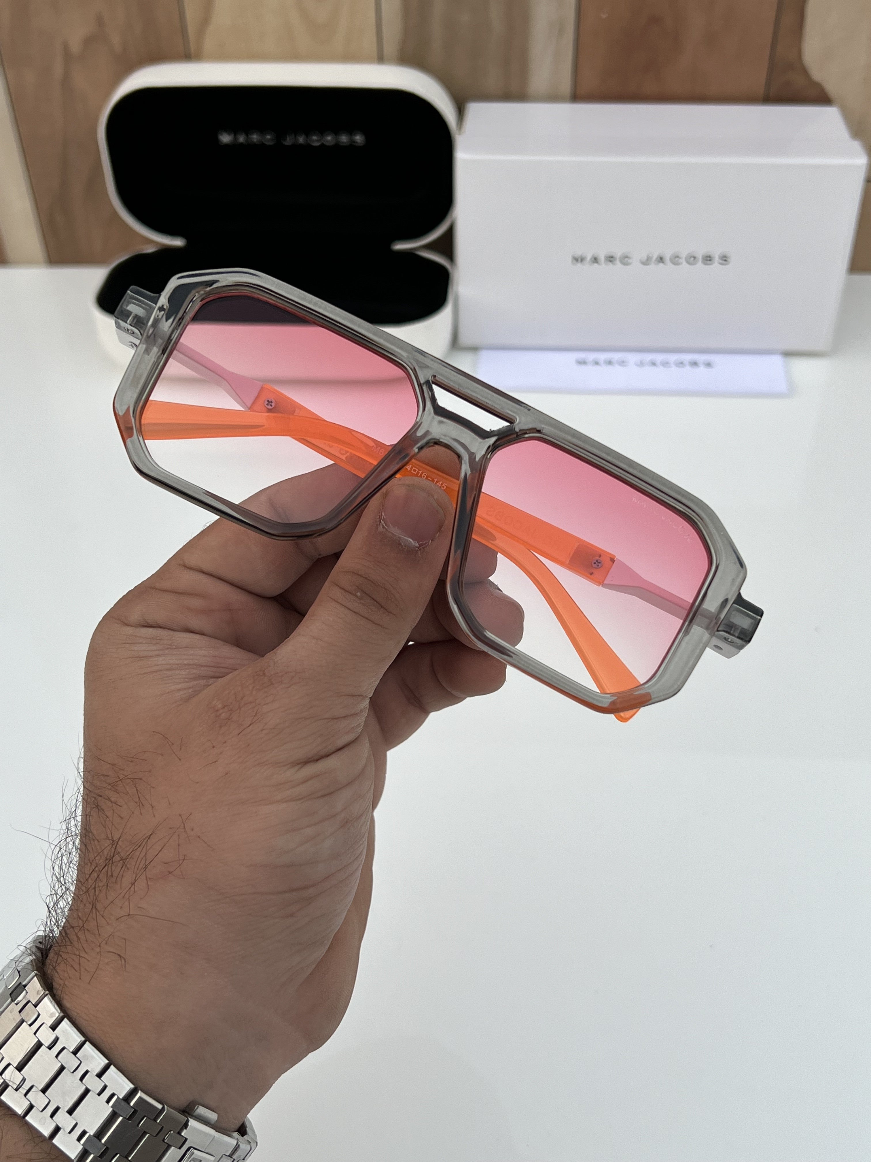 98204_frame