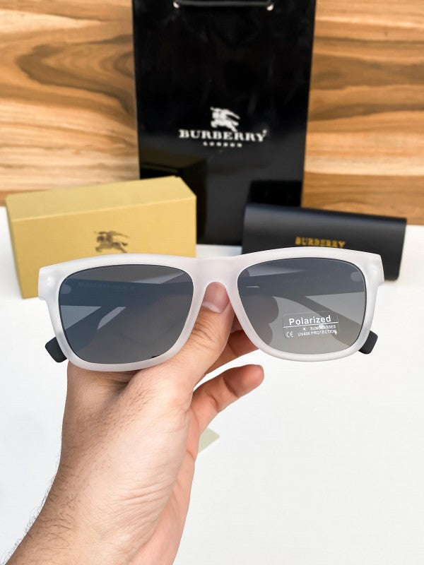 Burbe_rry_white_black_4293