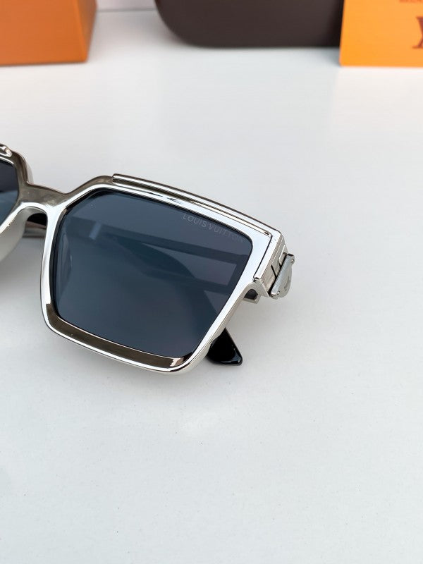 Loui_s_vuit_ton_silver_ black_