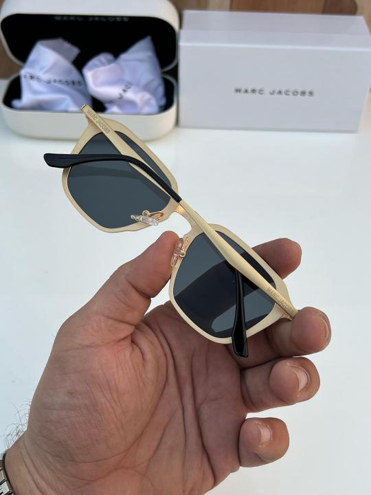 Marc_jacobs_502_gold_black