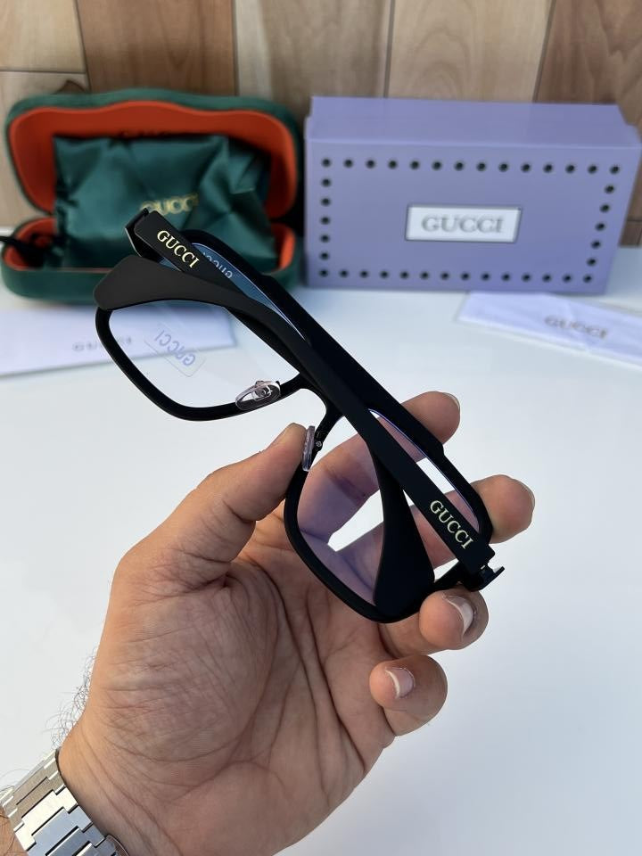 Gucci_1295_black_plano